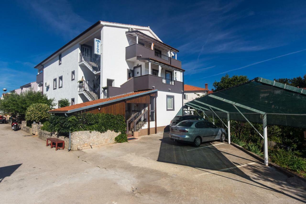 Apartments Hajl Krk Town Exterior foto