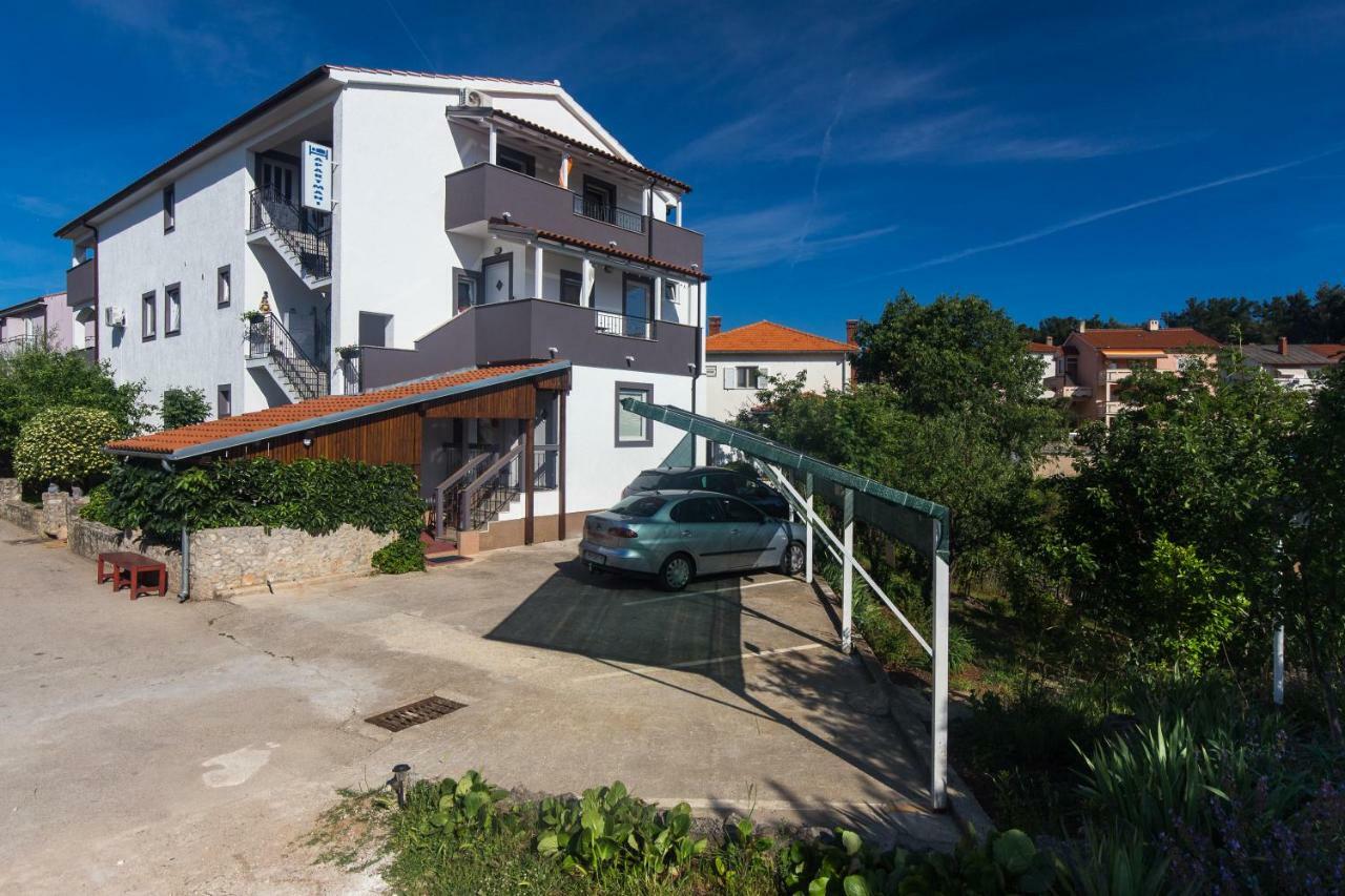 Apartments Hajl Krk Town Exterior foto